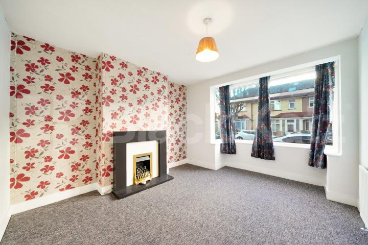 Refurbished throughout, flooded with natural light & beautiful mature garden  St. Barnabas Road, Tooting